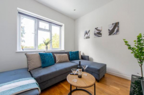 Ealing Gem 3 Bath, 2 En-Suite Flat with Parking Ealing